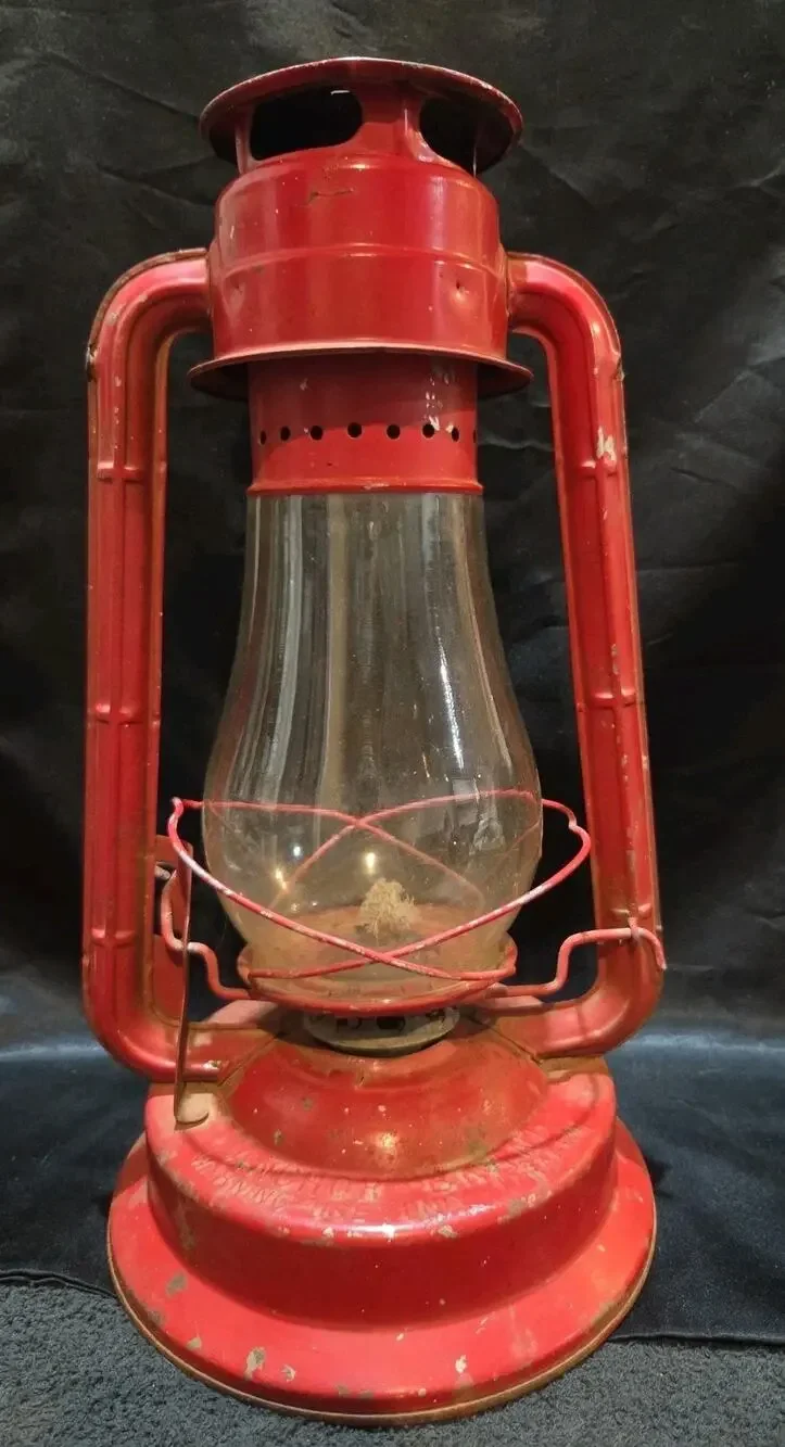 Vntg Anchor Brand Kerosene Lamp Red 14.5 In